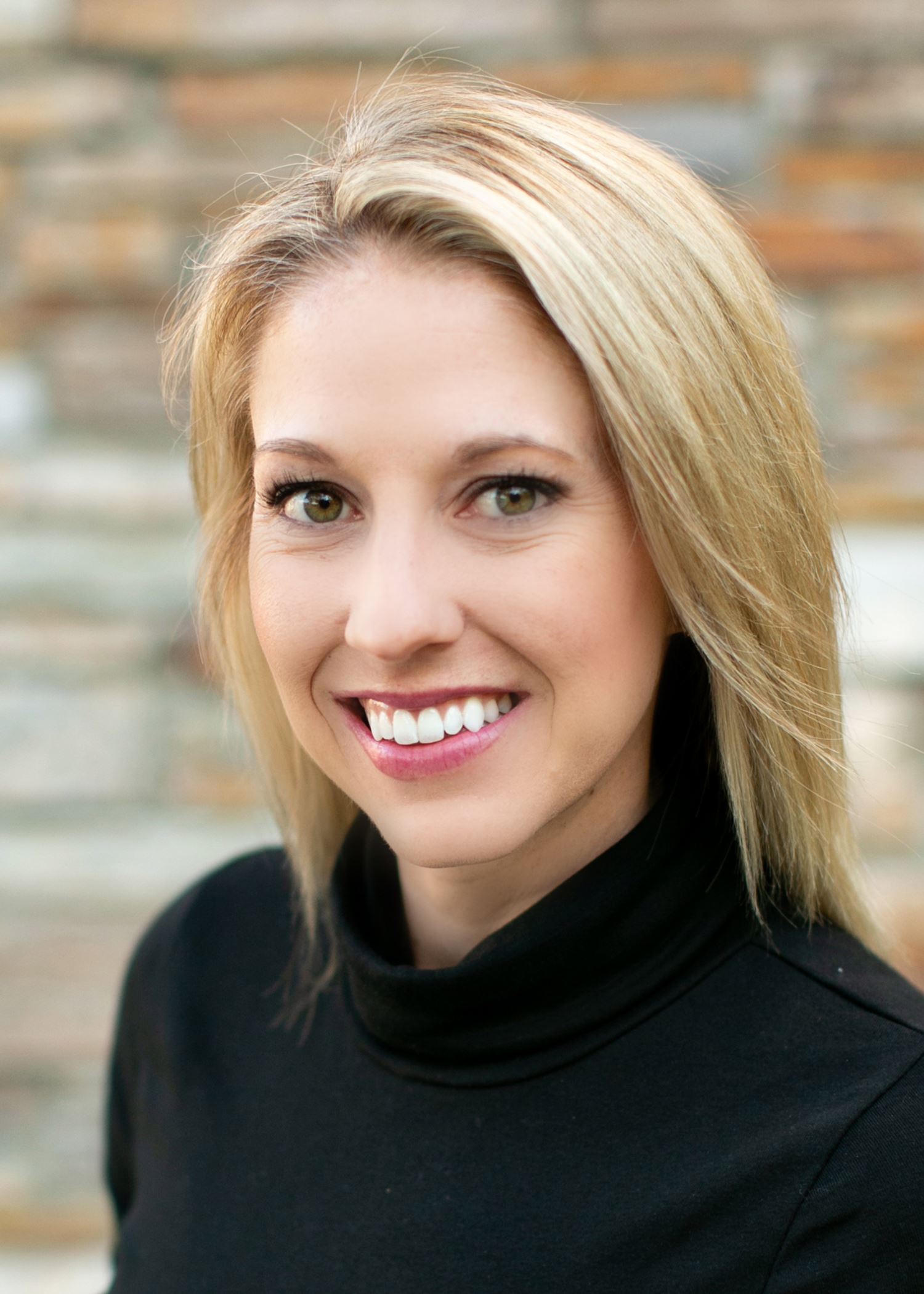 Sarah Macdonald Headshot 5X7